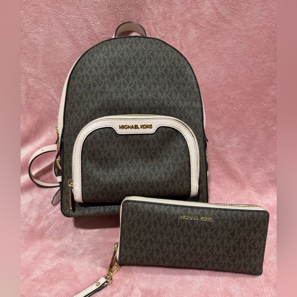 MK purse and wallet